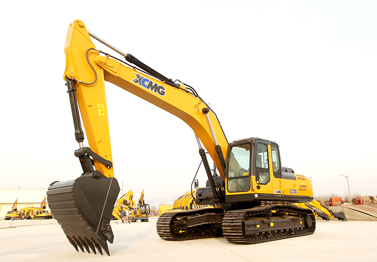 XCMG factory 27 ton excavators XE270DK Chinese hydraulic excavator machinery for sale